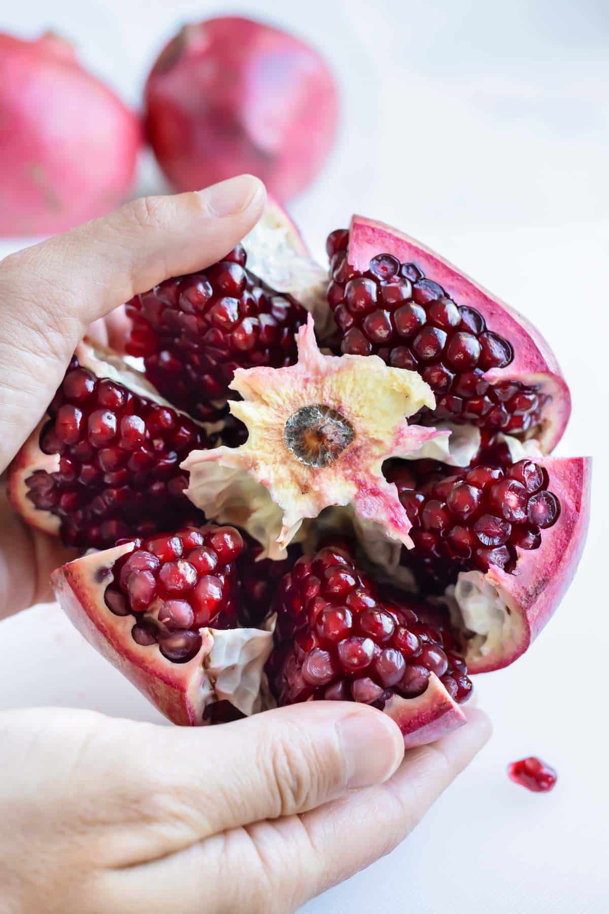 2 Easy Ways to Open and Seed a Pomegranate