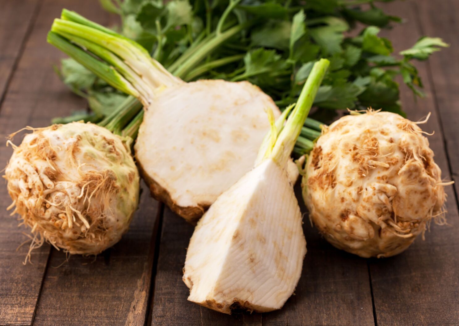 The rich fiber content of parsley root can also benefit your digestive system. Fiber aids in maintaining a healthy gut by promoting regular bowel movements and preventing constipation. It can also help lower cholesterol levels and control blood sugar levels, making it beneficial for those with diabetes or at risk of developing it.